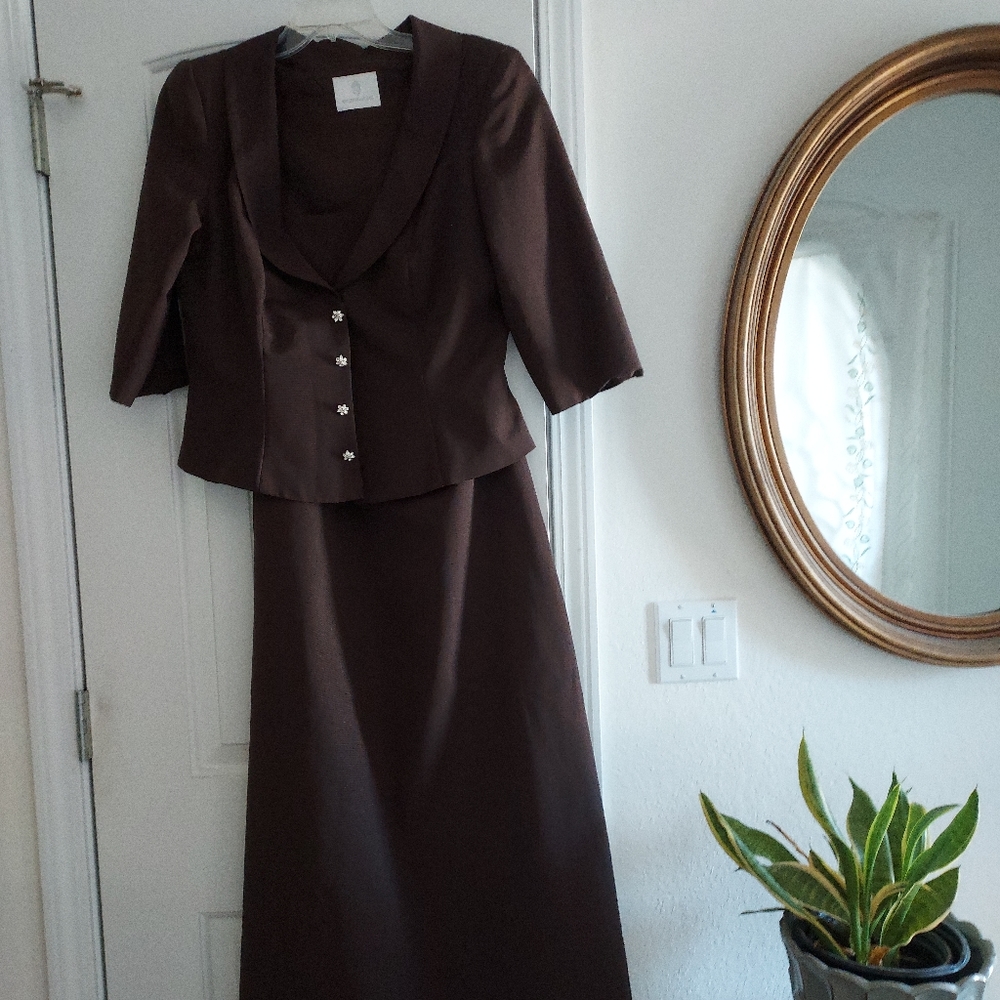 Formal 2pc gown by Watters & Watters . Brown size 12. Skirt from waist length 40